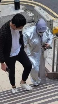 8 Potret Viral Syahrini dengan Badan Lebih Berisi & Dituntun Reino Barack, Rumor Hamil Makin Kuat!