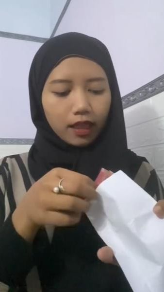 Pamer Gaji Pertama Jadi Guru Honorer, Wanita Ini Syok Tidak Sesuai Bayangannya, Netizen: 'Kerja Serius, Gaji Bercanda'