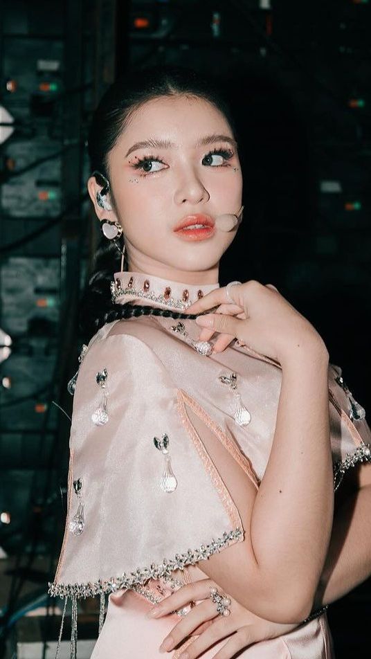Nyanyi Bareng Pengantin, Ekspresi Tiara Andini Seketika Berubah Saat Mempelai Lakukan Ini