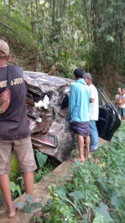 Diduga Pakai Aplikasi Maps, Mobil Terperosok ke Jurang Sedalam 50 Meter di Jepara