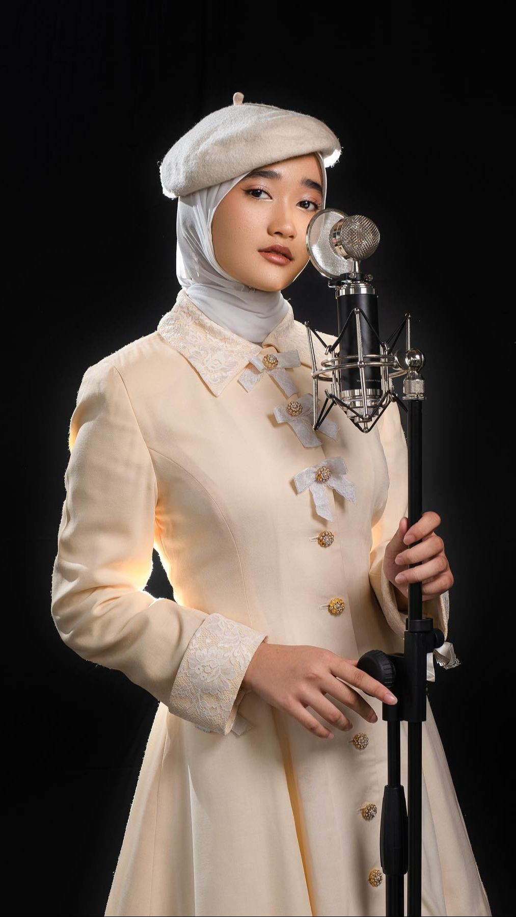 Ia diketahui sudah merilis satu single lagu berjudul Dead Light pada 2022 lalu