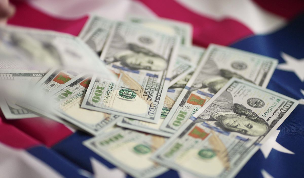 1. Menabung Dolar AS