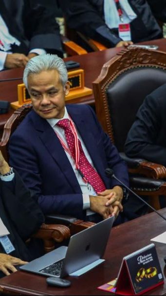 Ekspresi Gelisah Ganjar Pranowo Dengar Putusan MK Tak Temukan Bukti Jokowi Intervensi Pencalonan Gibran