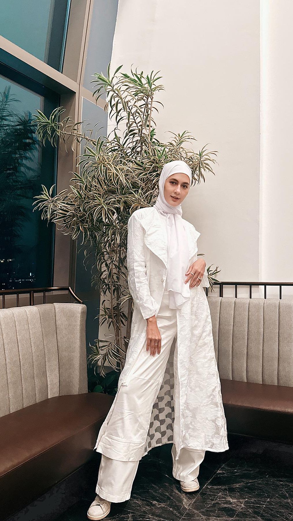 Setelah kembali dari umrah, rupanya Paula mencoba untuk istiqomah memakai hijab dalam keseharianya