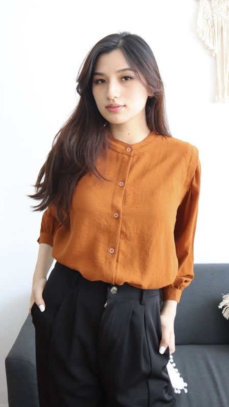 1. River Blouse Oneck Longsleeve
