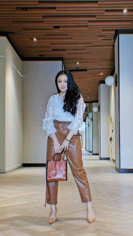 Pasalnya ia memiliki wajah mungil yang sangat cantik.