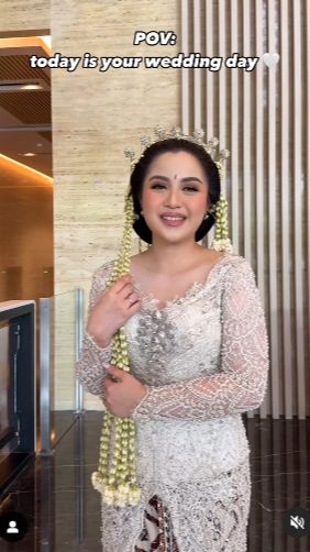 Pada 23 April 2024 kemarin, keduanya melangsungkan akad nikah dengan adat Sunda.