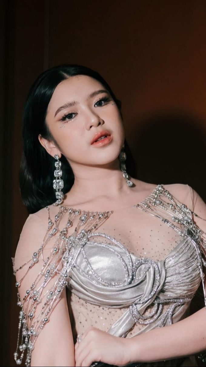 Manggung di Acara Nikahan, Busana Tiara Andiri Disorot:' Kayak Penyanyi Dangdut'