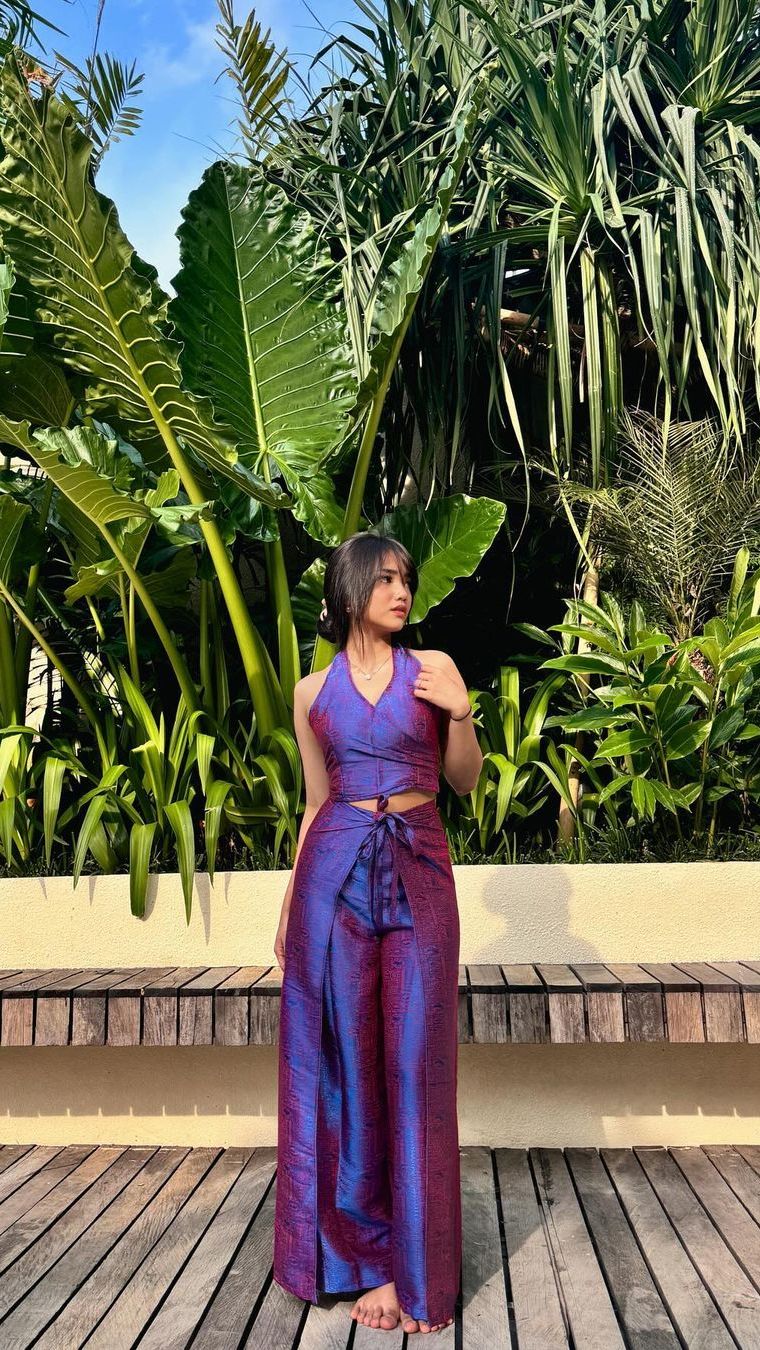 8 Potret Fuji saat Pakai Baju Shimmer, Dinilai Terlalu Terbuka Sengaja Pamer Keseksian