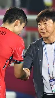 'Selebrasi Sunyi' Shin Tae-yong Usai Kalahkan Korea Selatan: Hibur Pemain Korsel yang Menangis