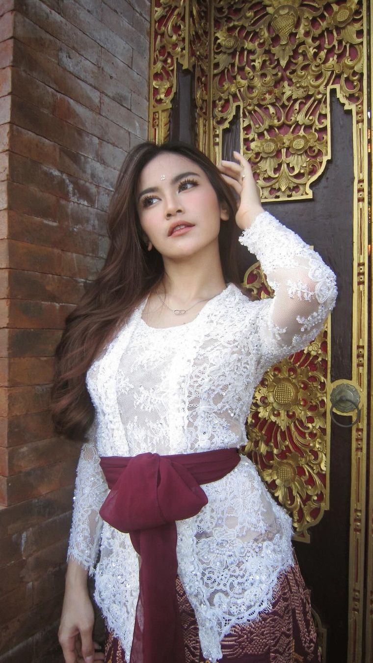 10 Potret Penampilan Mahalini di Resepsi Pernikahan Bikin Heboh, Nyaingi Pengantin Wanita