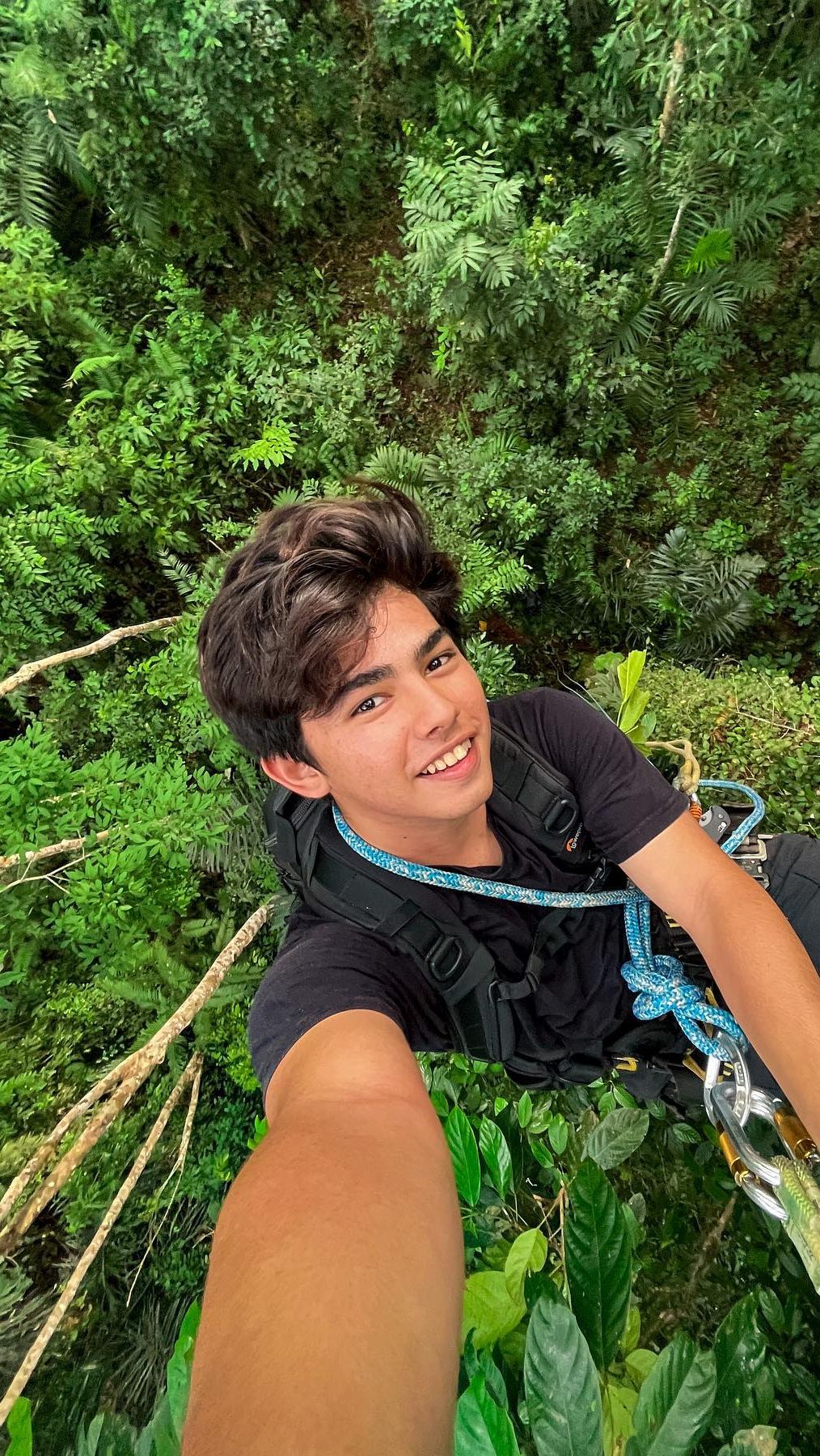 Potret Rumah Andrew Kalaweit Tarzan Tampan yang Tinggal di Tengah Hutan Kalimantan, Desainnya Super Unik