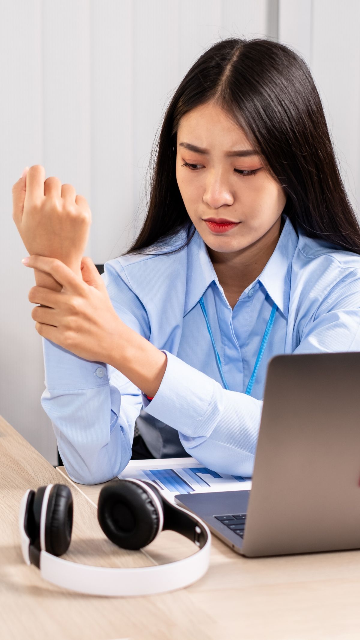 Urat Tangan Terjepit karena Terlalu Lama Main HP, Ini Gejalanya