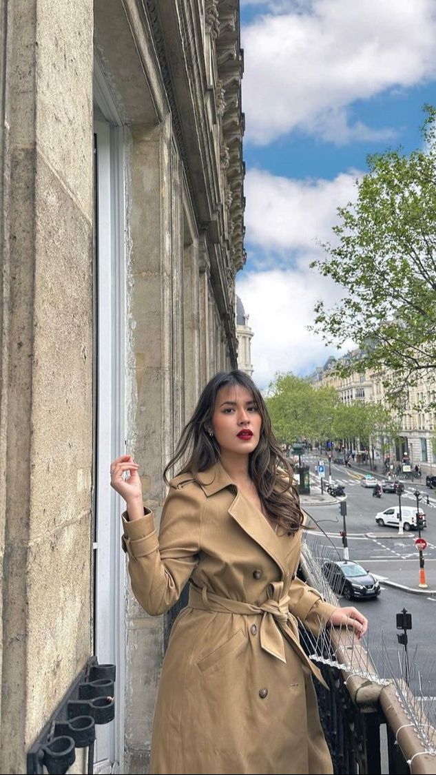 10 Potret Raisa Liburan Bareng Sahabat di Paris, Hidung Mancungnya Bikin Salfok