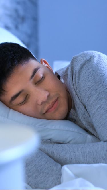 Sering Berdebar Kencang? Hindari Tidur Miring Kiri untuk Lindungi Jantung