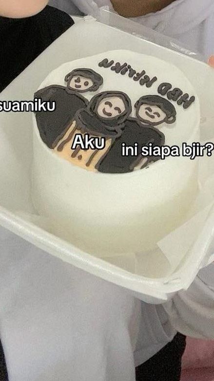 Ngakak! Gegara Kurang Tanda Baca Saat Pesan, Pria Ini Was-Was Kue Ultah Istri Ada Gambar 2 Cowok: Satu Suami, Satunya Siapa?