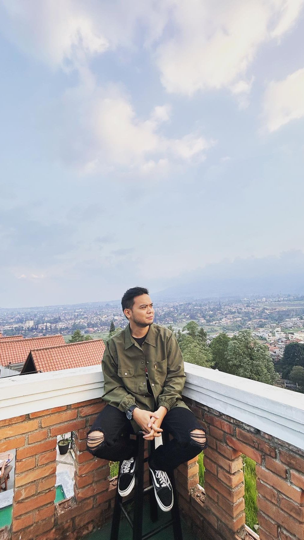 Kemudian pada 2009 ia bergabung dalam boyband SMASH yang beranggotakan 7 orang