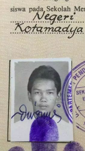 Penampilannya saat duduk di bangku SMA ini bikin salfok