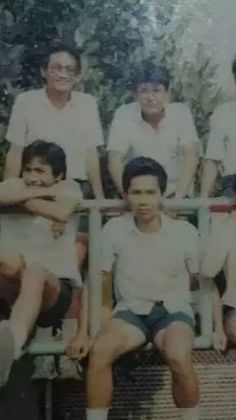 Gaya rambutnya pun terlihat berbeda bahkan disebut tampak seperti bapak-bapak meski usianya masih muda