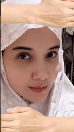 Wajah Zaskia juga mengikuti gerak gerik dari tren makeup Asoka tersebut