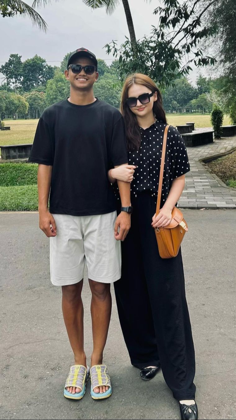 Pacar Hokky Caraka bernama Jessica Rosmaureena memiliki paras bule tapi keturunan Arab.