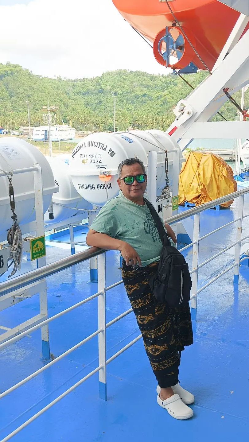 Unang yang dulunya hidup bergelimang harta, kini jatuh miskin hingga harus tinggal di gudang