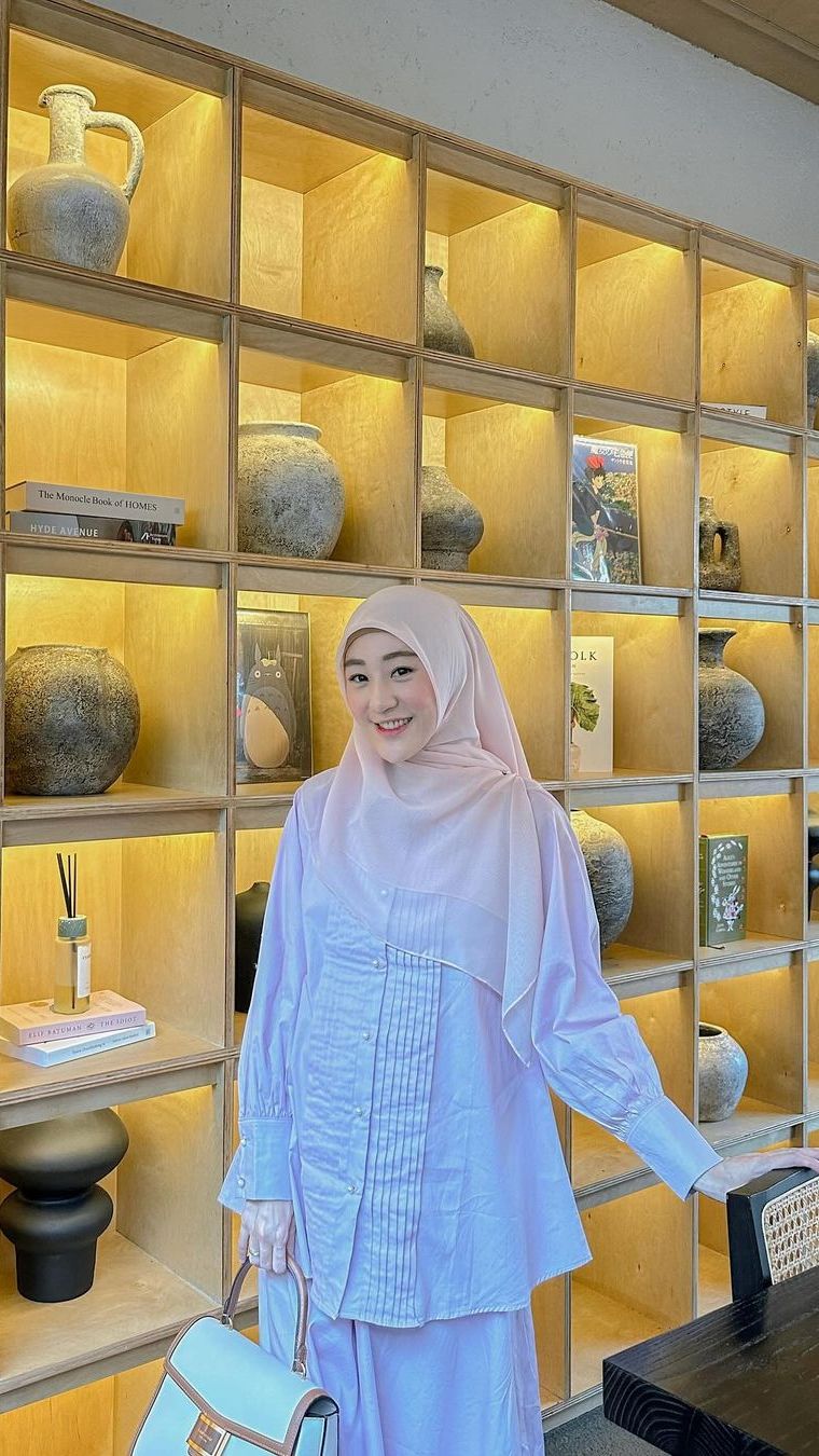 Keputusannya menjadi seorang mualaf sebelum menikah dengan Alvin Faiz.