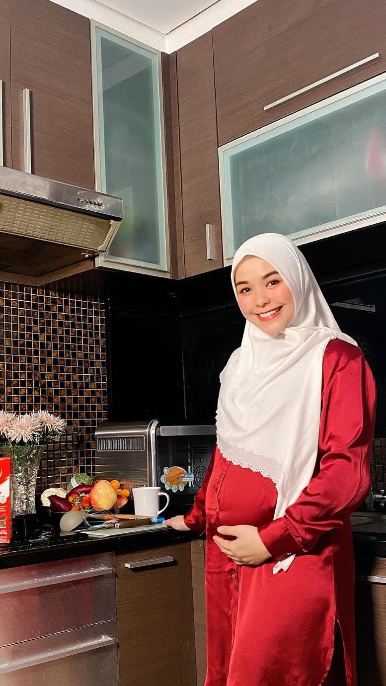 Metha pun menegaskan jika dirinya bukanlah wanita yang melihat suami dari kondisi pekerjaannya