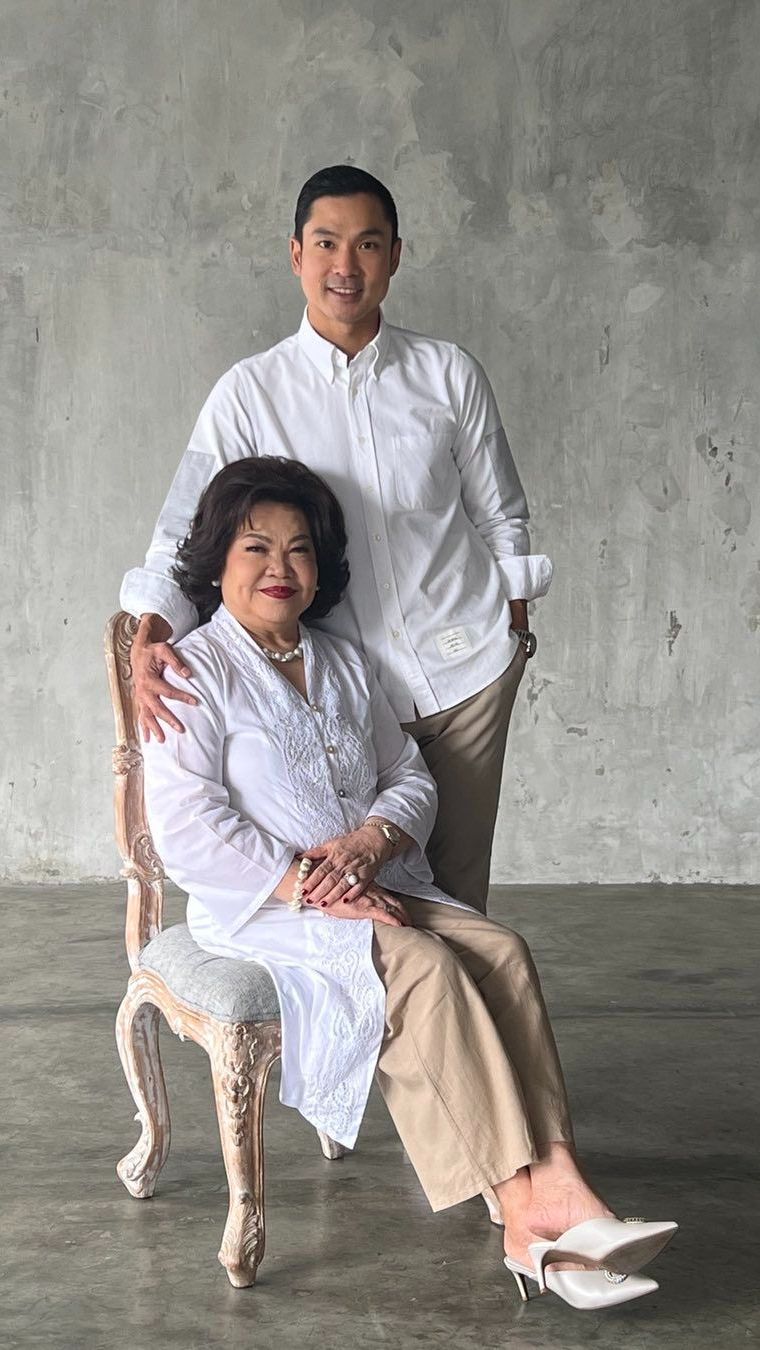 Sosok Ibunda Harvey yang bernama Irma Moeis, cukup aktif di medsos.