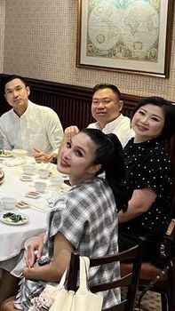 Harvey ternyata 6 bersaudara. Ibunya yang single parent mampu menghidupi keenam anaknya sendirian.