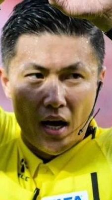 Pada 2017, Shen Yinhao menerbitkan tesis yang berjudul 'Penyebab dan Penanggulangan Stres di Kalangan Wasit Perguruan Tinggi' yang dituding plagiat.