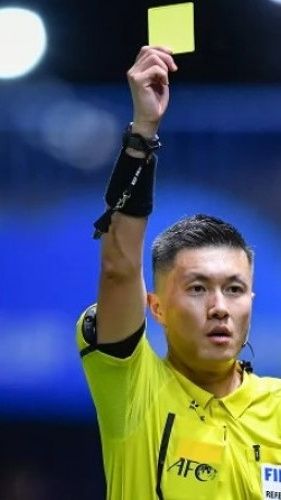 Di luar kontroversinya, Shen Yinhao pernah mendapat penghargaan Peluti Perunggu di Liga A Cina pada 2015.