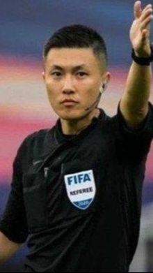 Kini, Shen Yinhao menjadi sorotan usai jadi wasit Indonesia VS Uzbekistan.