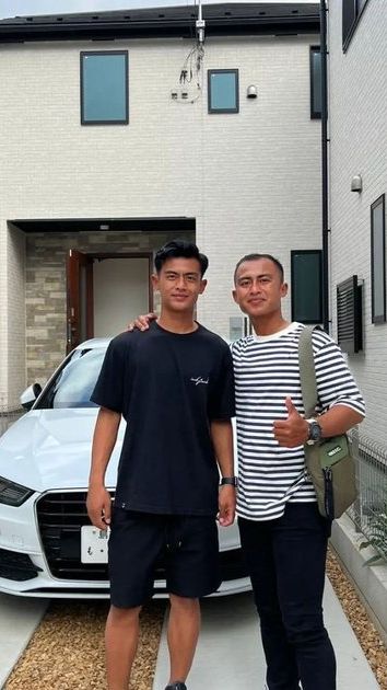 Rumah Pratama Arhan dan Azizah Salsha tampak tak begitu besar dan minimalis tipikal rumah Jepang pada umumnya.