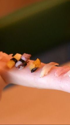 Pembuatan Sushi Terkecil di Dunia