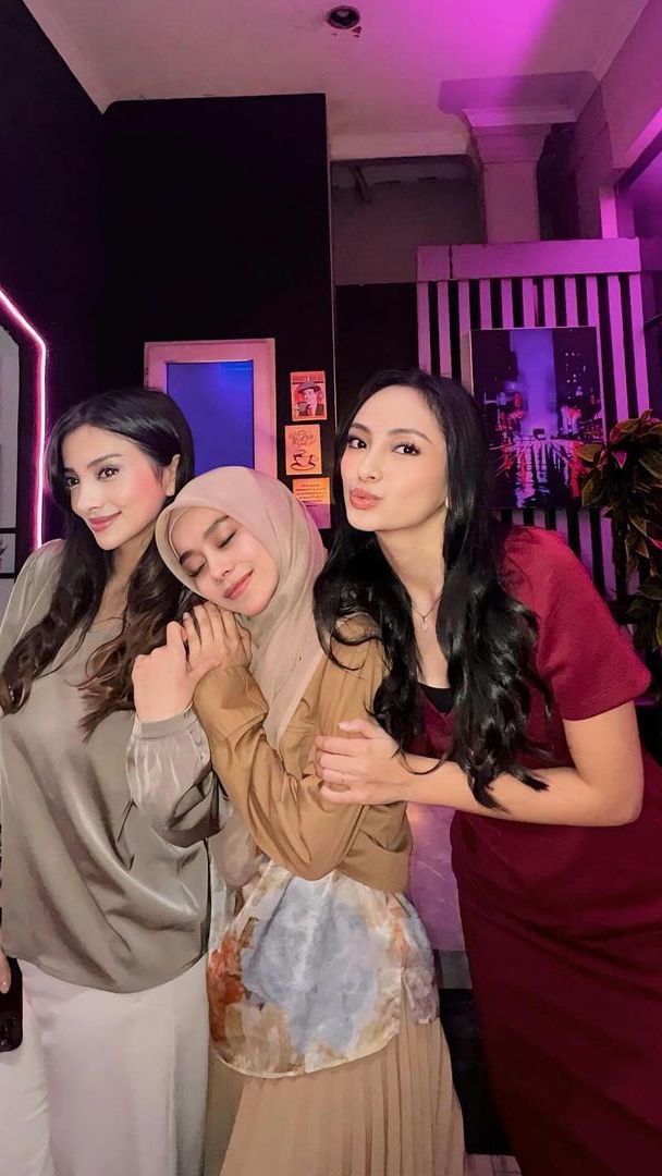 Valerie Tifanka dikenal sebagai aktris pemeran dalam sejumlah sinetron, film, dan FTV.
