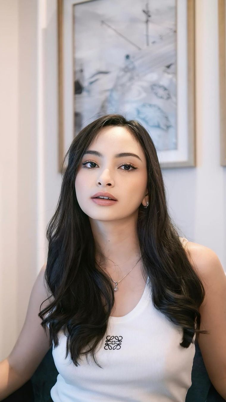 Valerie Tifanka disebut merupakan lulusan dari Matana University jurusan Hospitality dan Pariwisata.