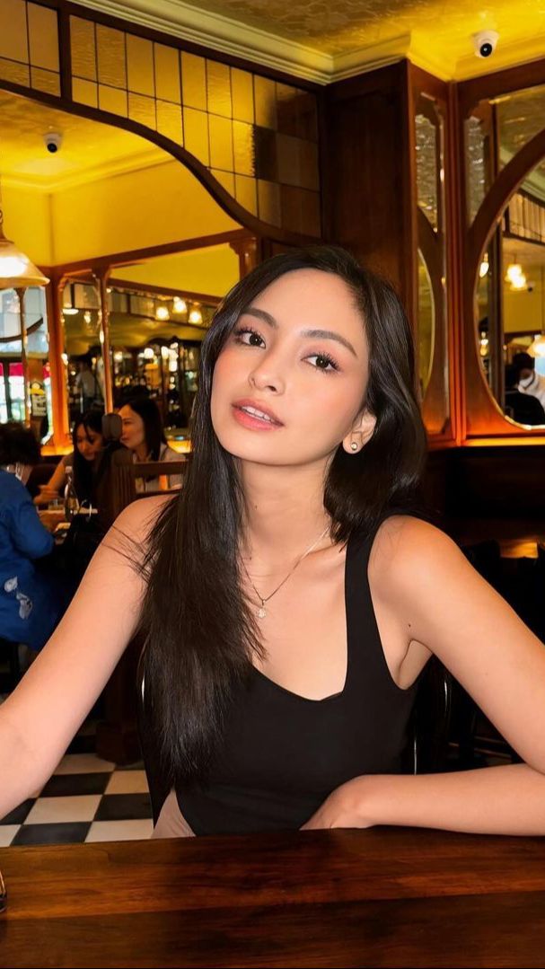 Debut Valerie Tifanka dimulai saat dirinya bermain dalam sinetron Diam-Diam Suka dan memerankan tokoh Queeny.