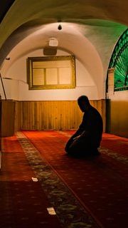 Keutamaan Sholat Tahajud yang Perlu Diketahui