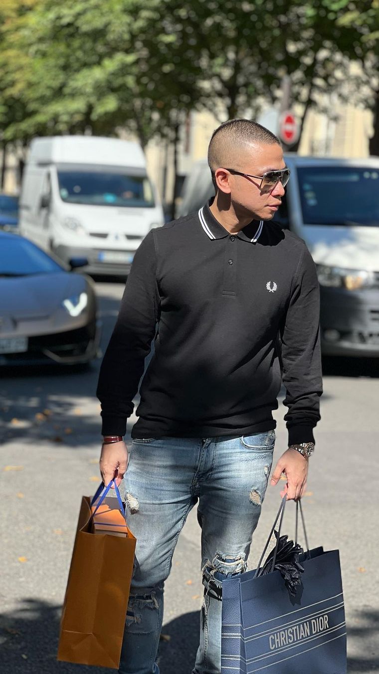 Selain bekerja sebagai pilot, suami Stevie Agnecya juga dikenal sebagai pengusaha atau CEO Dwidaya Indo Pratama dan owner Zayn Villa serta Zayn Soap.