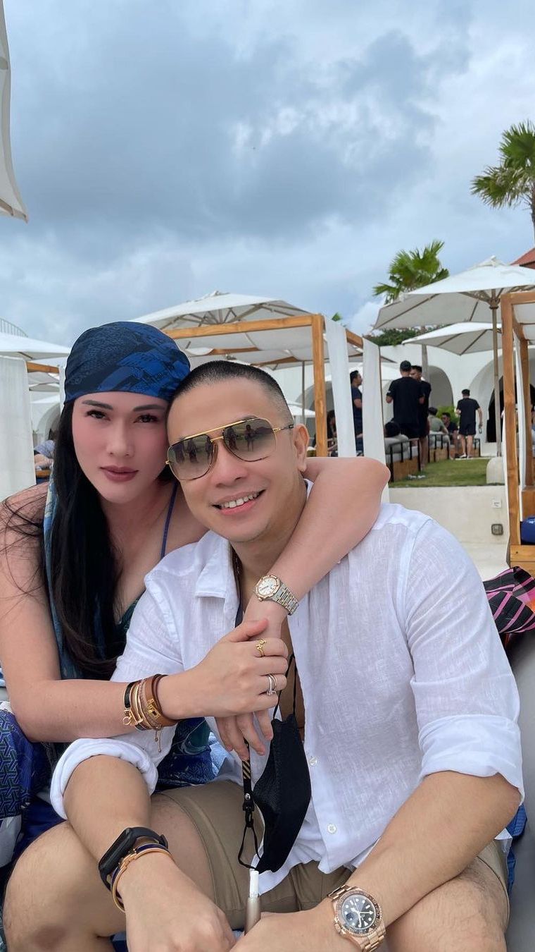 Anggi dan Stevie resmi menikah sejak Juli 2017 ketika Stevie menjadi janda beranak satu.