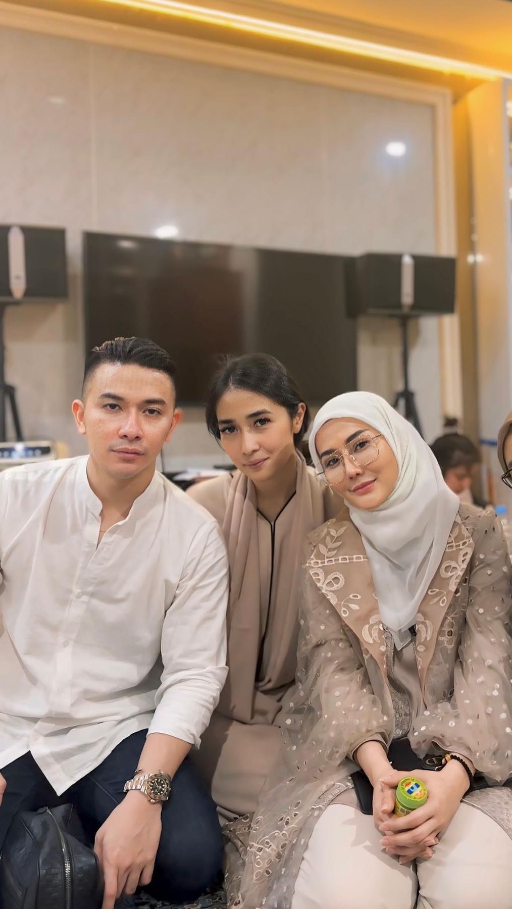 Melalui pernikahan tersebut Anggi dan Stevie dikaruniai dua orang anak laki-laki.