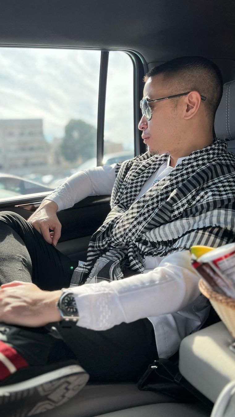 Kini ia dijodoh-jodohkan dengan Irish Bella lantaran disebut cocok karena cantik dan ganteng. Ia juga disebut sebagai pria sholeh.