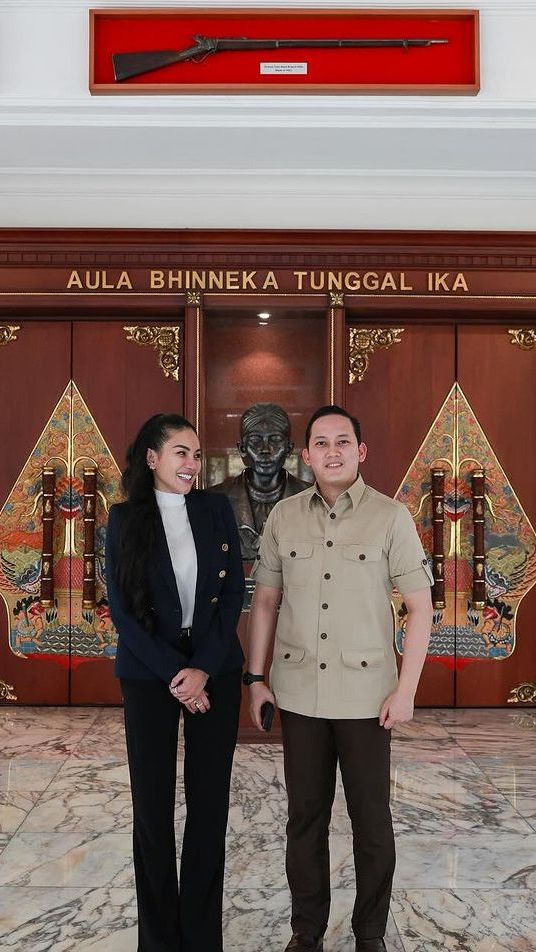 Nikita Mirzani Pamer Hampers Mewah Pemberian Kekasih, Seperti Ini Isinya