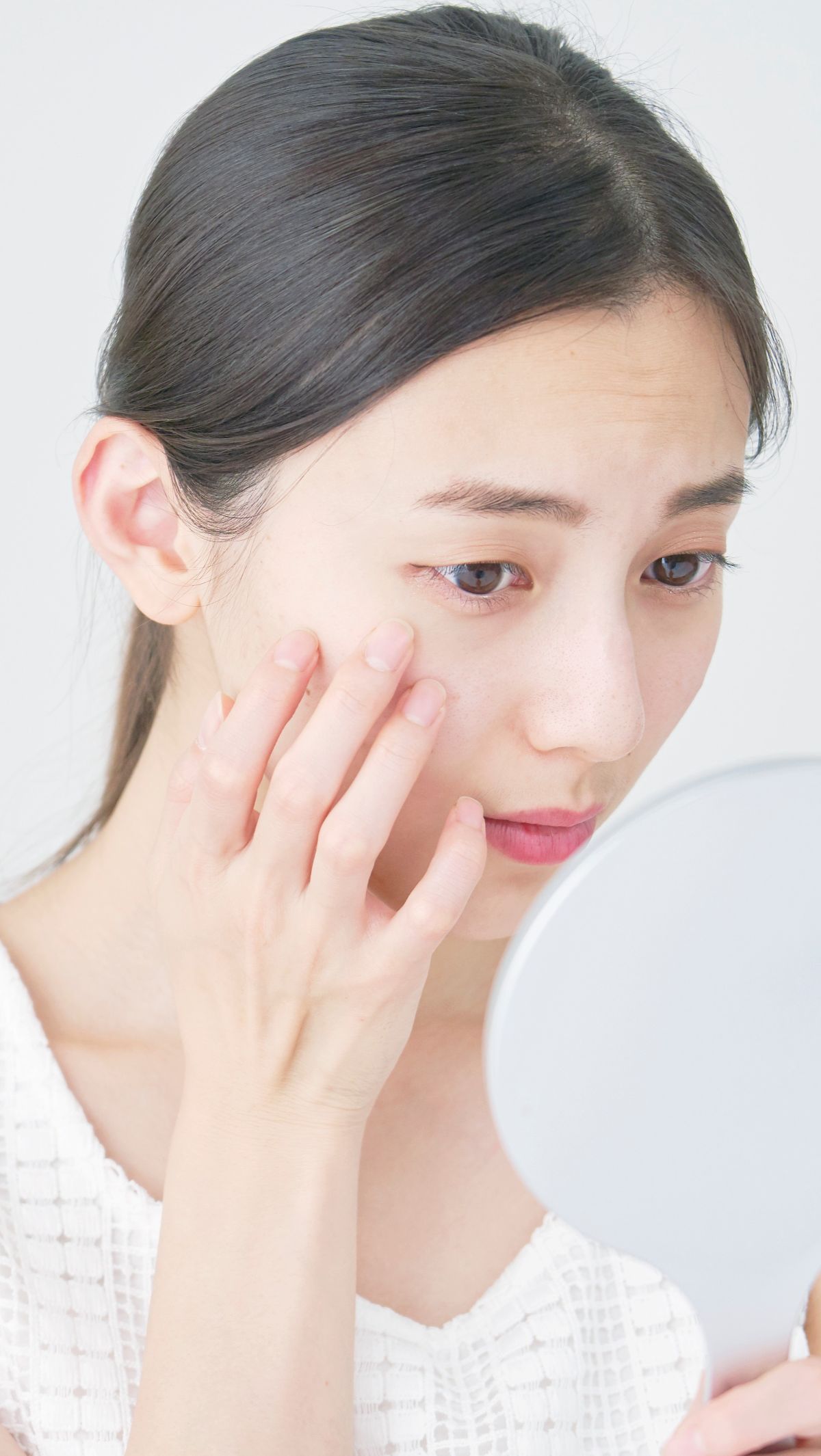 5 Kebiasaan Pakai Makeup yang Bisa Bikin Kulit Bermasalah