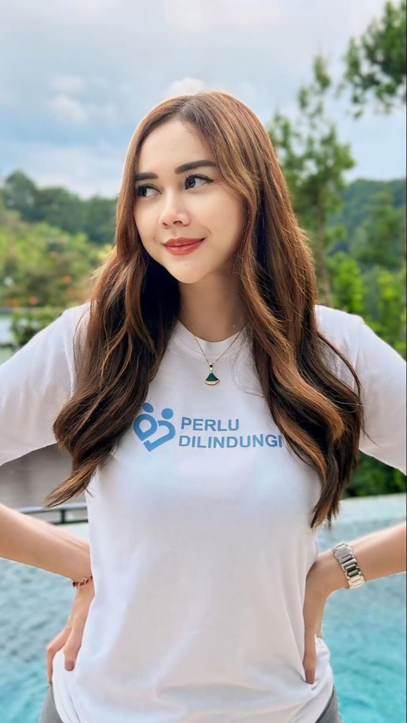 Potret Kolam Renang Aura Kasih di Rumah Baru Senilai Rp50 Miliar, Selalu Dibersihkan dengan Air Garam