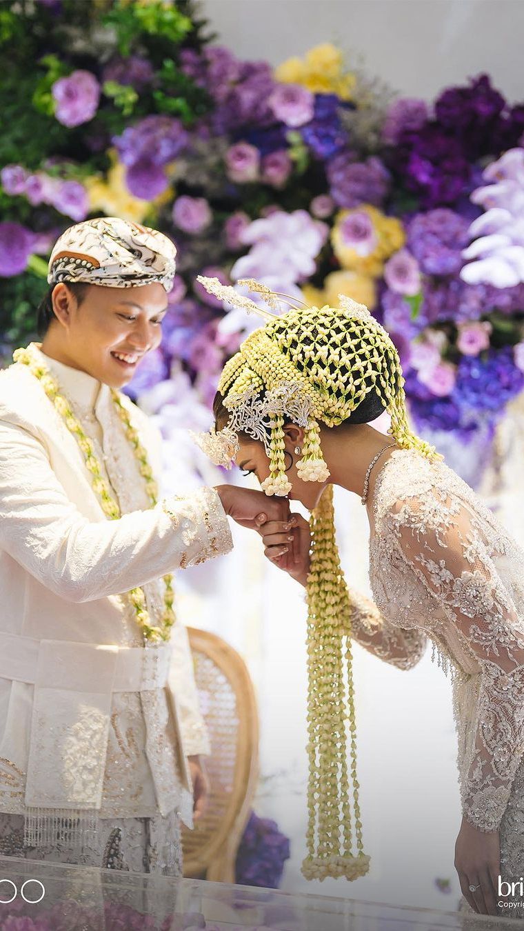 8 Potret Suasana Akad Nikah Rizky Febian dan Mahalini yang Tampil Cantik Pakai Siger Sunda
