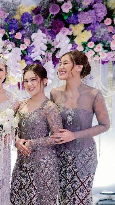 Aaliyah Massaid menjadi bridesmaid dalam pernikahan indah Mahalini dan Rizky Febian.