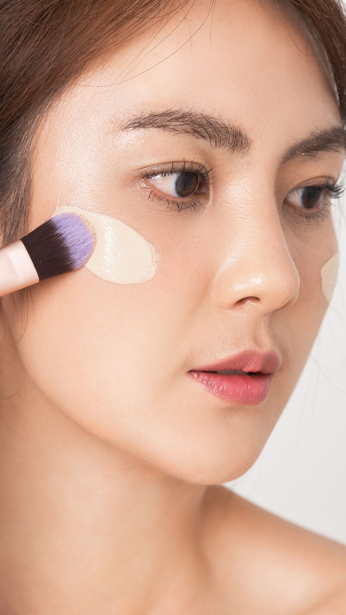 Tren Flat Brush untuk Foundation, Cari Tahu Cara Pakainya Biar Complexion Smooth Maksimal