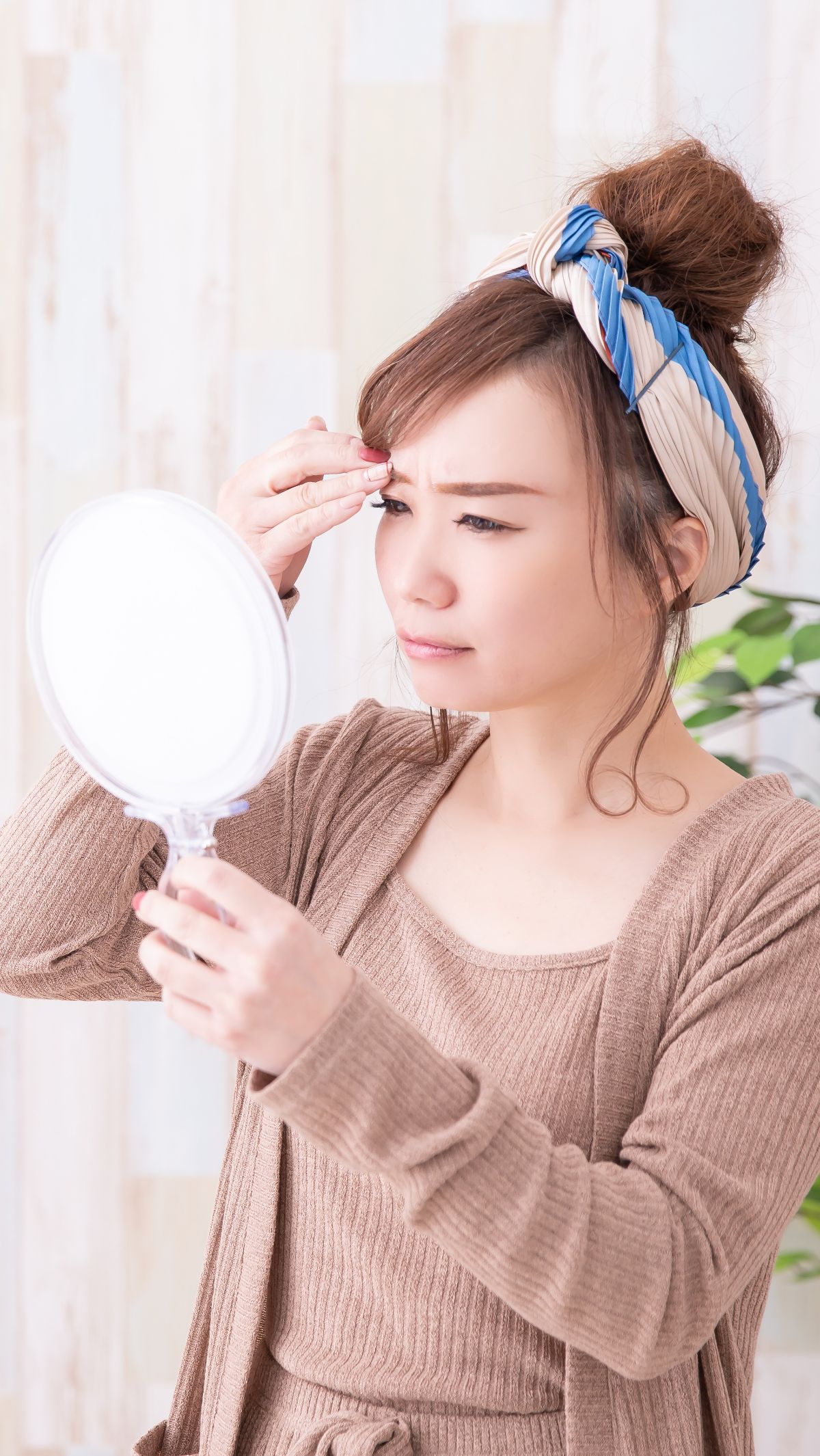 Cukup Pakai Concealer, Riasan Alis yang Berlebihan Jadi Lebih Natural